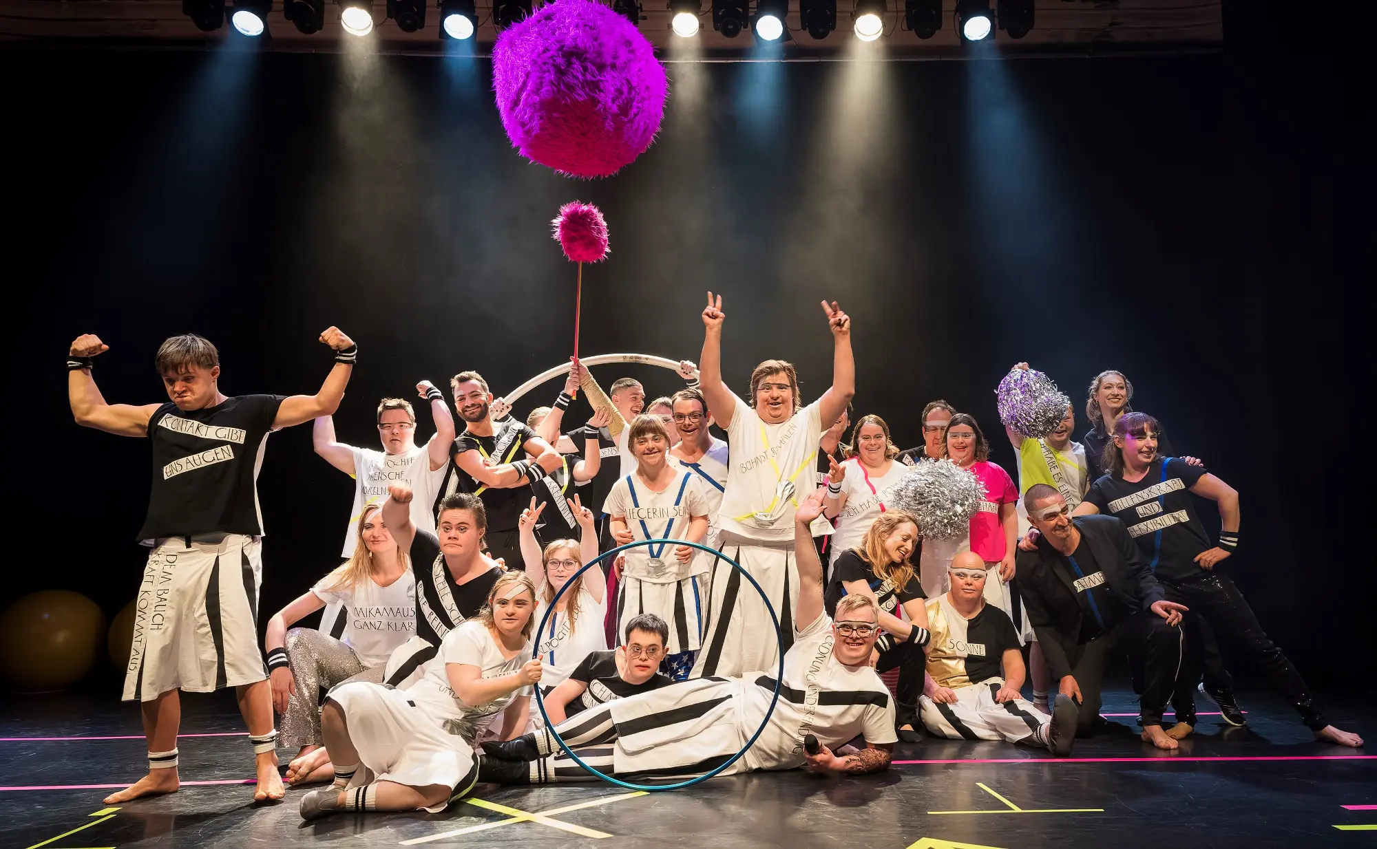 Circus Sonnenstich Berlin Gruppenbild