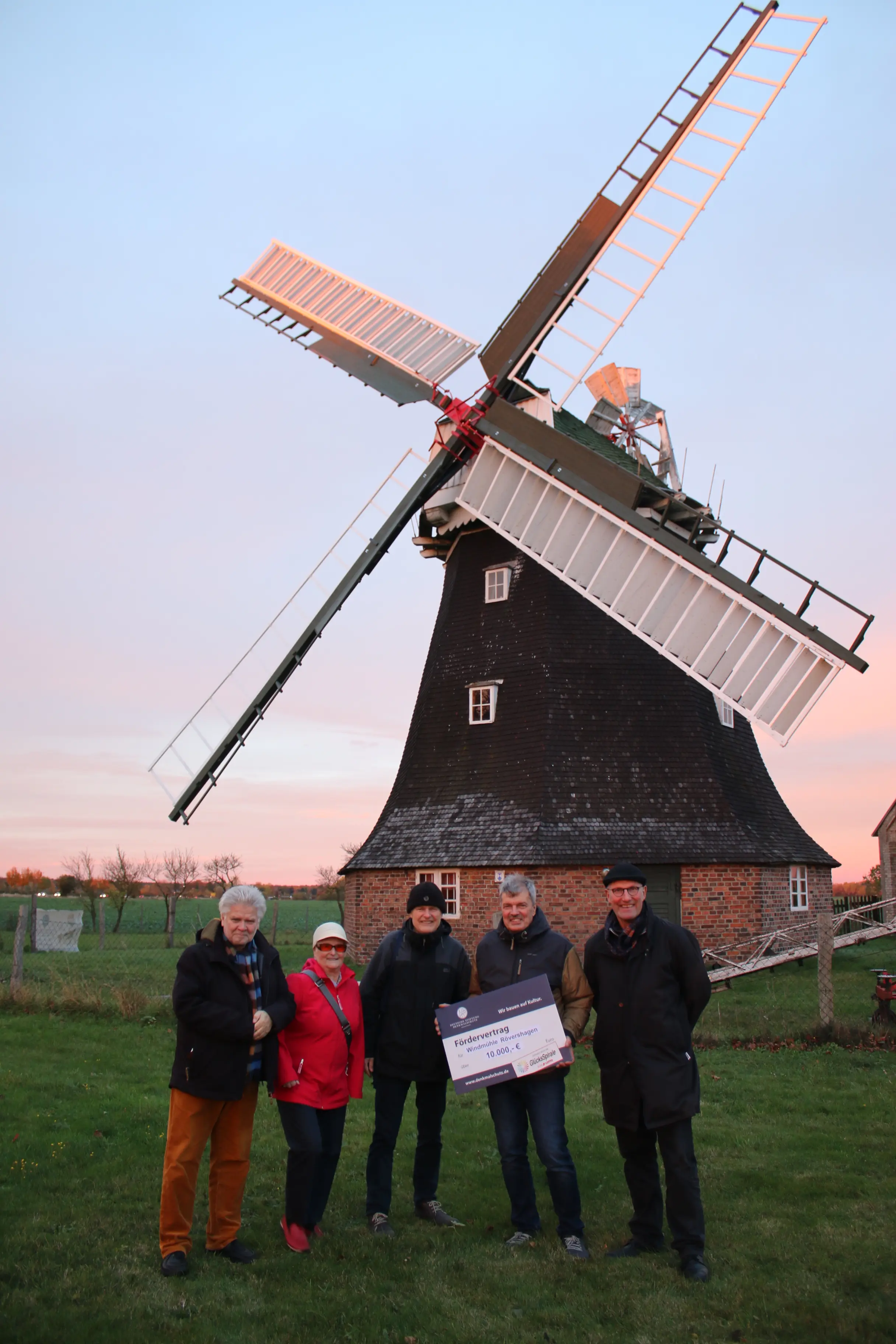 Erdholländer-Mühle Rövershagen, Scheckübergabe