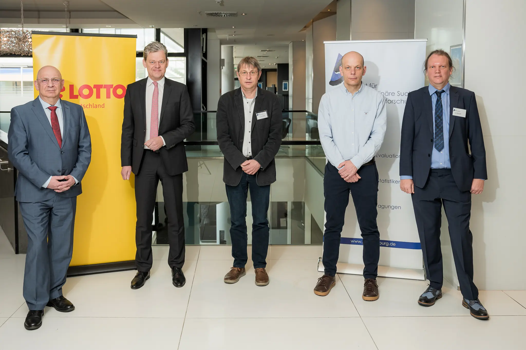 Teilnehmer der Pressekonferenz zur Vorstellung der Glücksspiel-Survey 2021