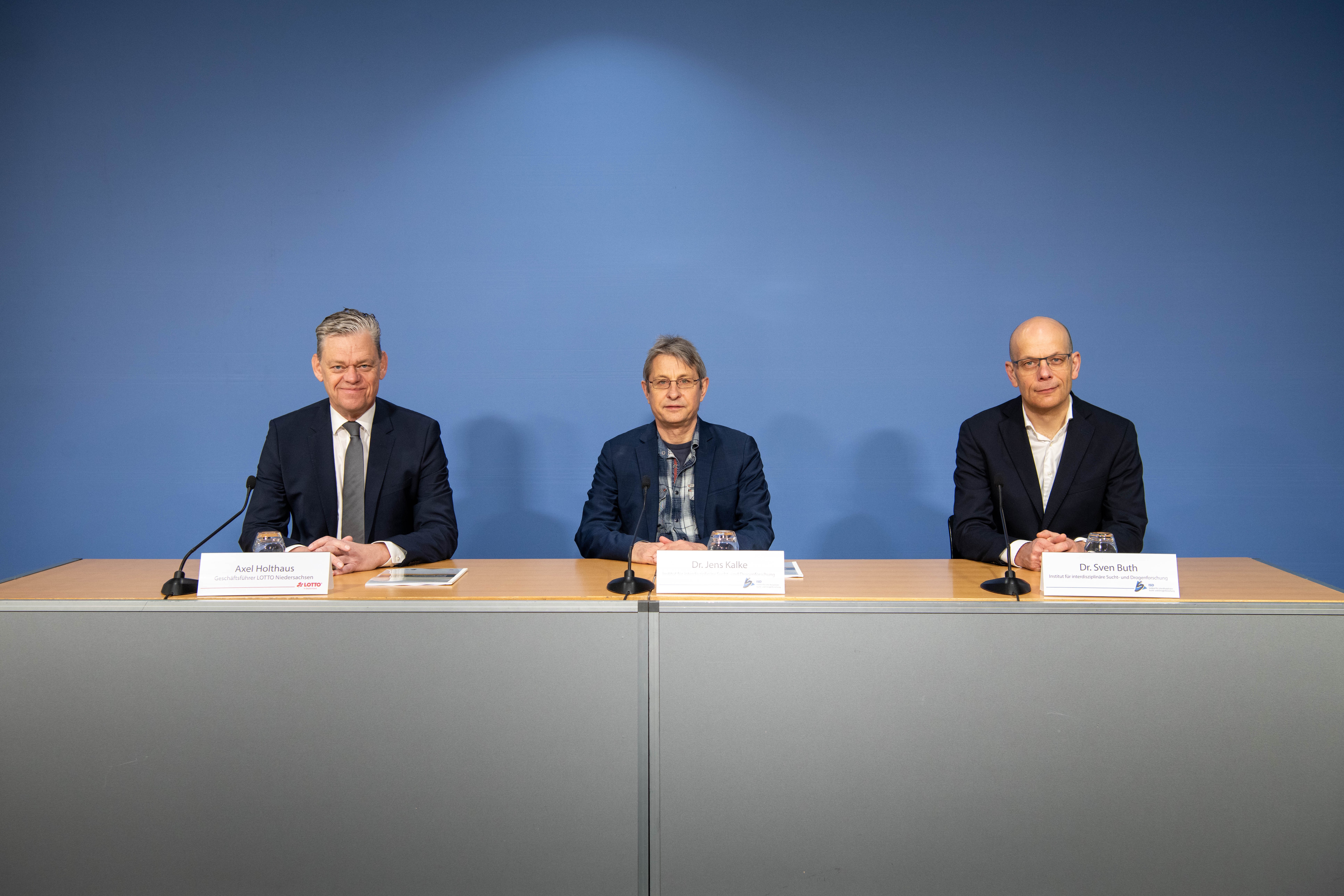 Vorstellung Glücksspiel-Survey 2023 Podium