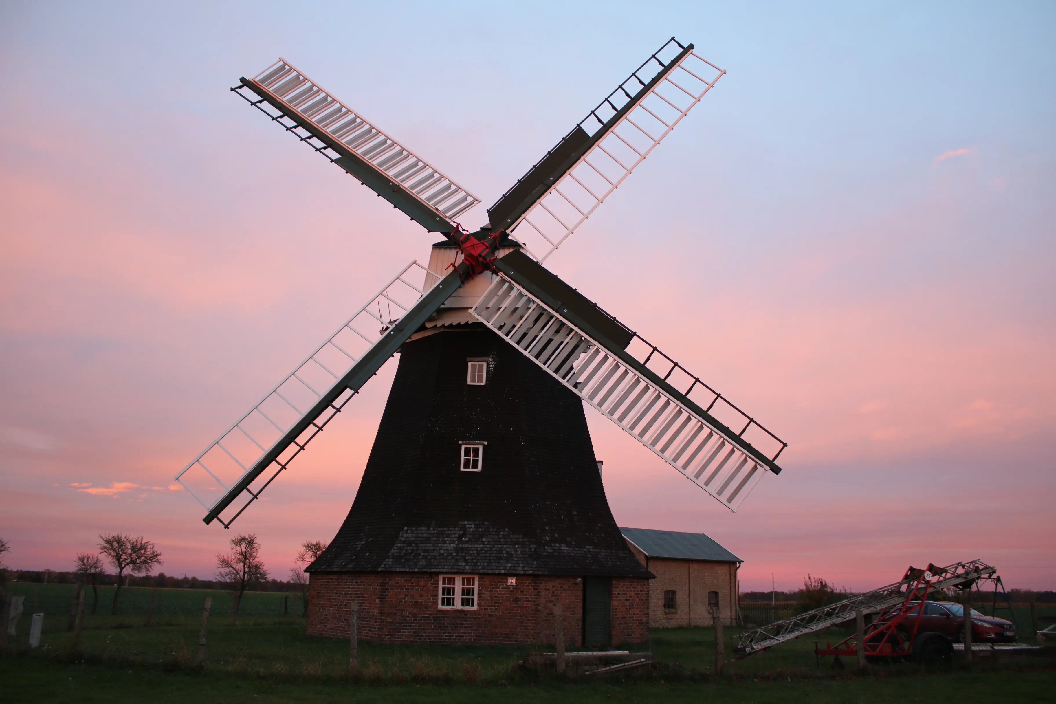 Erdholländer-Windmühle in Rövershagen