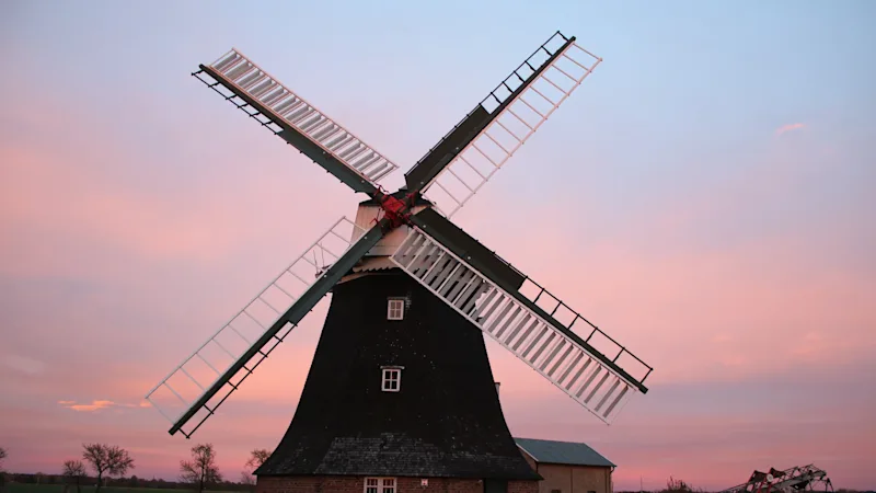 Erdholländer-Windmühle in Rövershagen