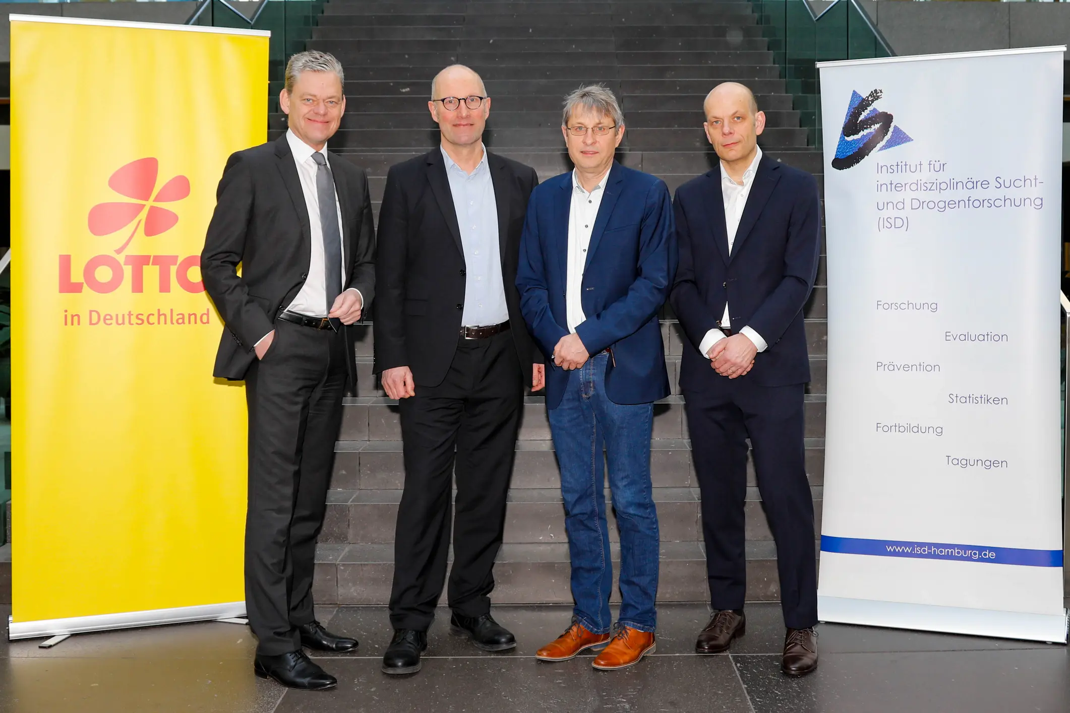 Vorstellung Glücksspiel-Survey 2023: Gruppenbild Pressekonferenz