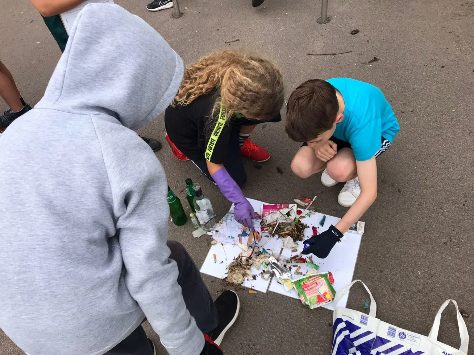 PrimaKlimaCamp Halle Müllsammlung