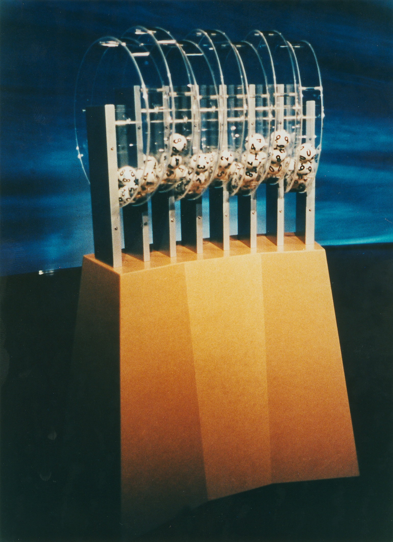 1975: Einführung der Zusatzlotterie Spiel 77