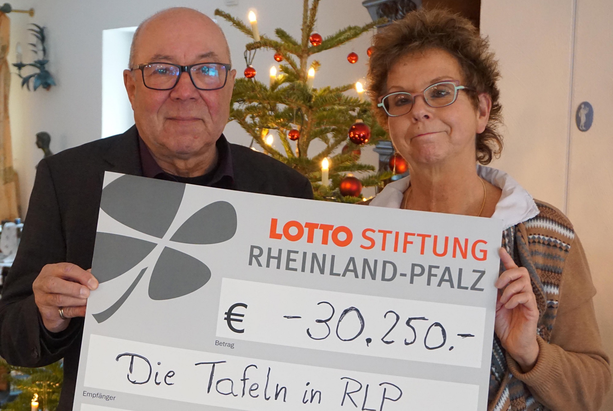 Projekt Tafeln Rheinland-Pfalz Scheckübergabe